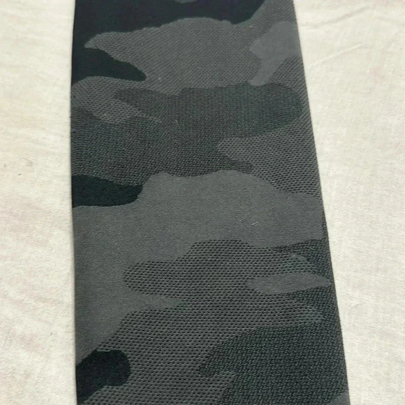 Aerie Offline Black Camo Leggings size Small - Picture 2 of 5
